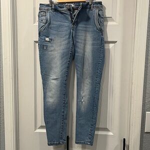 Alcott Women's Distressed Light Blue Skinny Jeans